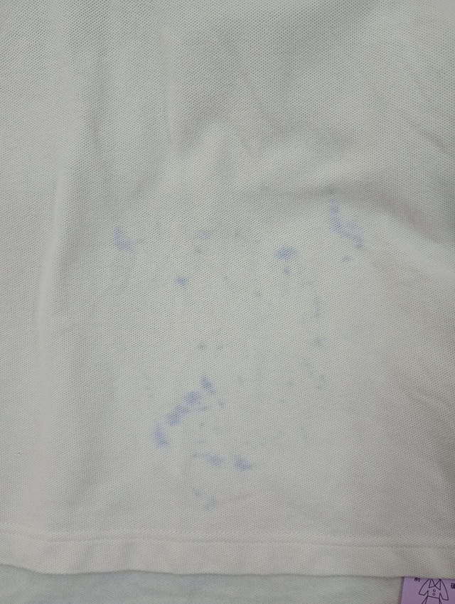 [写真]Tシャツへの色移りトラブル BEFORE
