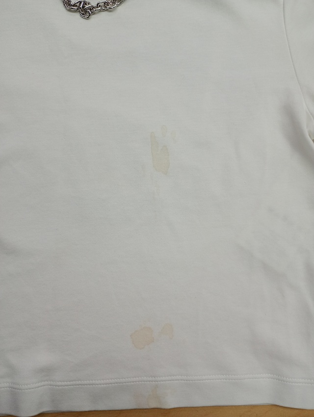 [写真]ルイヴィトンのTシャツへの染みトラブル BEFORE